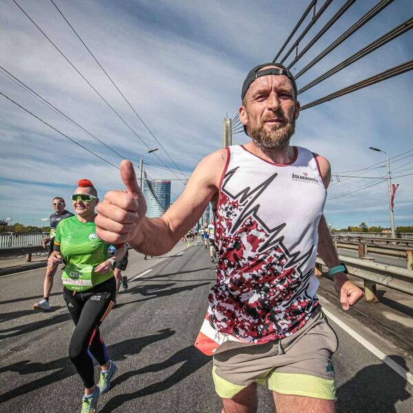 Treneris, kurš palīdz kļūt stiprākam ne tikai fiziski, bet arī garīgi. 💪