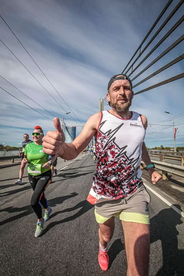 Treneris, kurš palīdz kļūt stiprākam ne tikai fiziski, bet arī garīgi. 💪