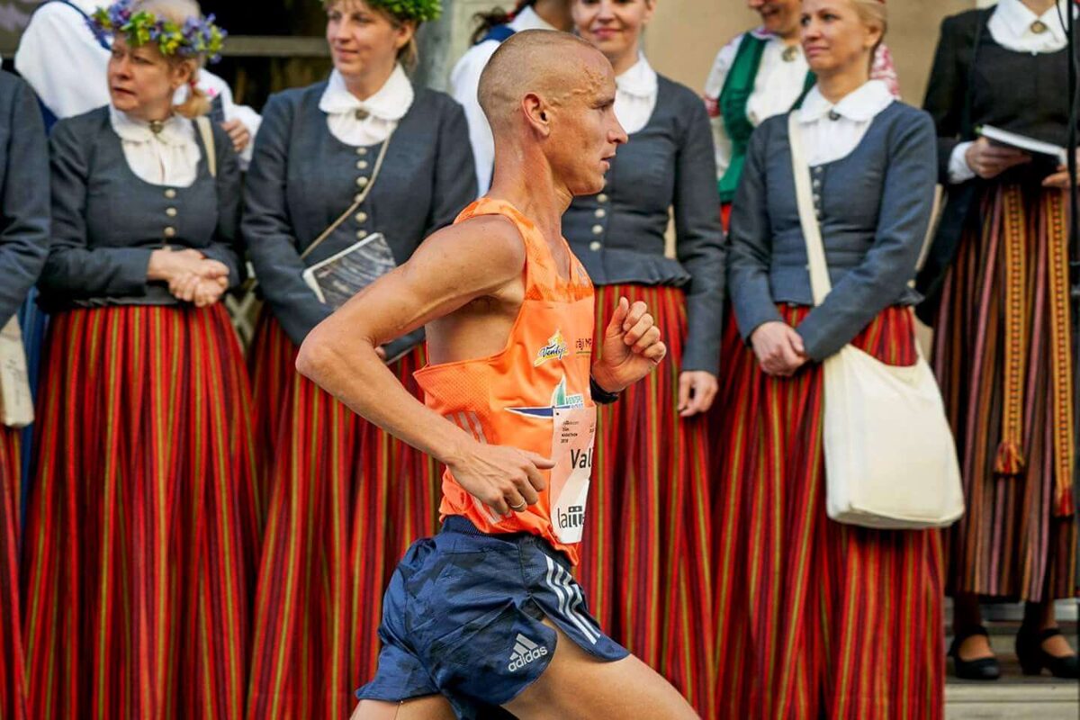 Profesionāls skrējējs Valērijs Žolnerovičs sacensībās