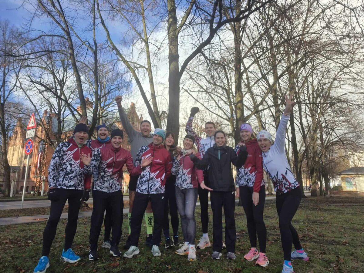 Žolneroviča skriešanas kluba biedri pēc kopīga treniņa